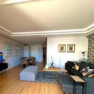 parama-003-secure-luxurious-waterfront-apartment.hotels-capetown.com/