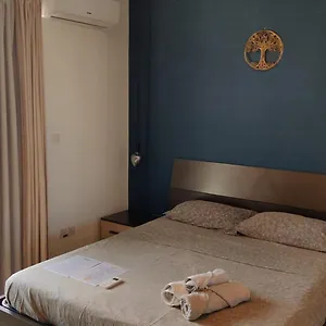  Alloggio in famiglia Airport Bedroom With Bathroom Self Check In And Self Check Out Air-condition Included