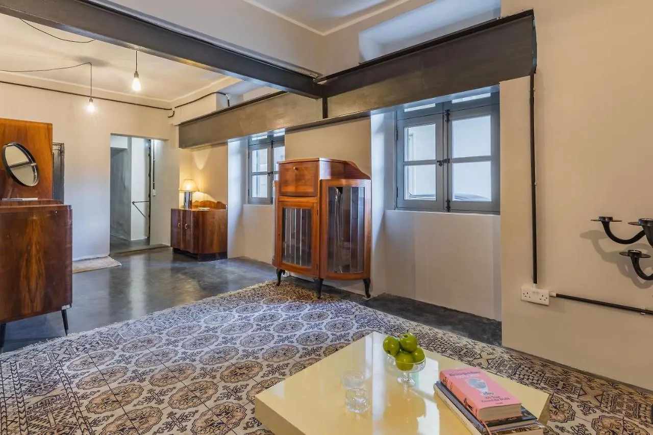 Stylish Retro Suites Il-Furjana Apartment